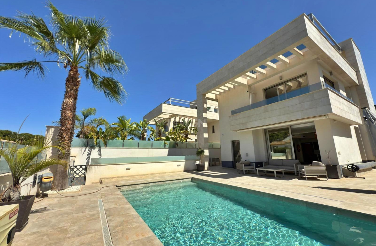 Odsprzedaż - Villa - Orihuela Costa - Villamartín