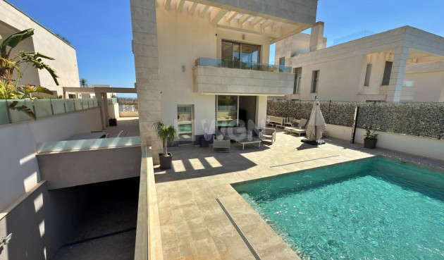 Odsprzedaż - Villa - Orihuela Costa - Villamartín