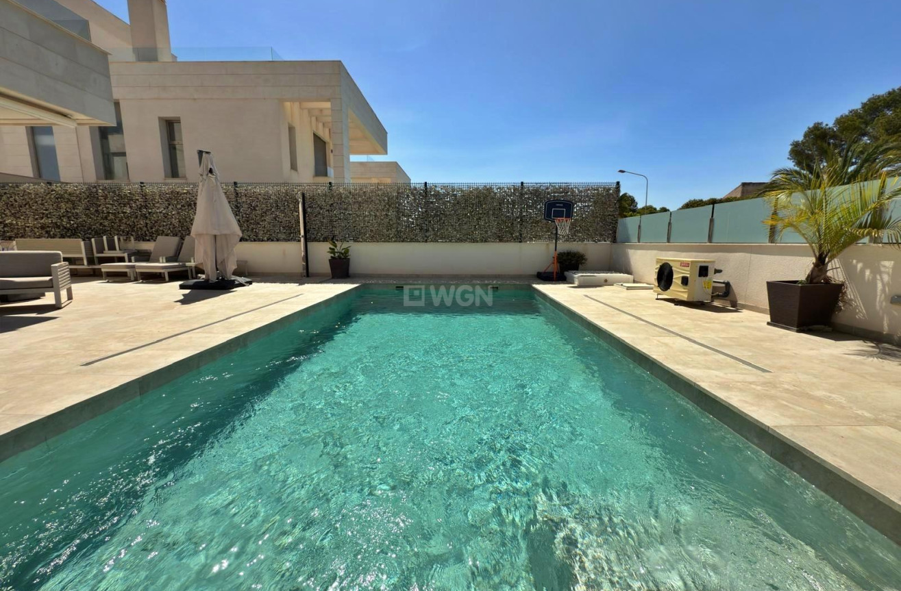 Odsprzedaż - Villa - Orihuela Costa - Villamartín