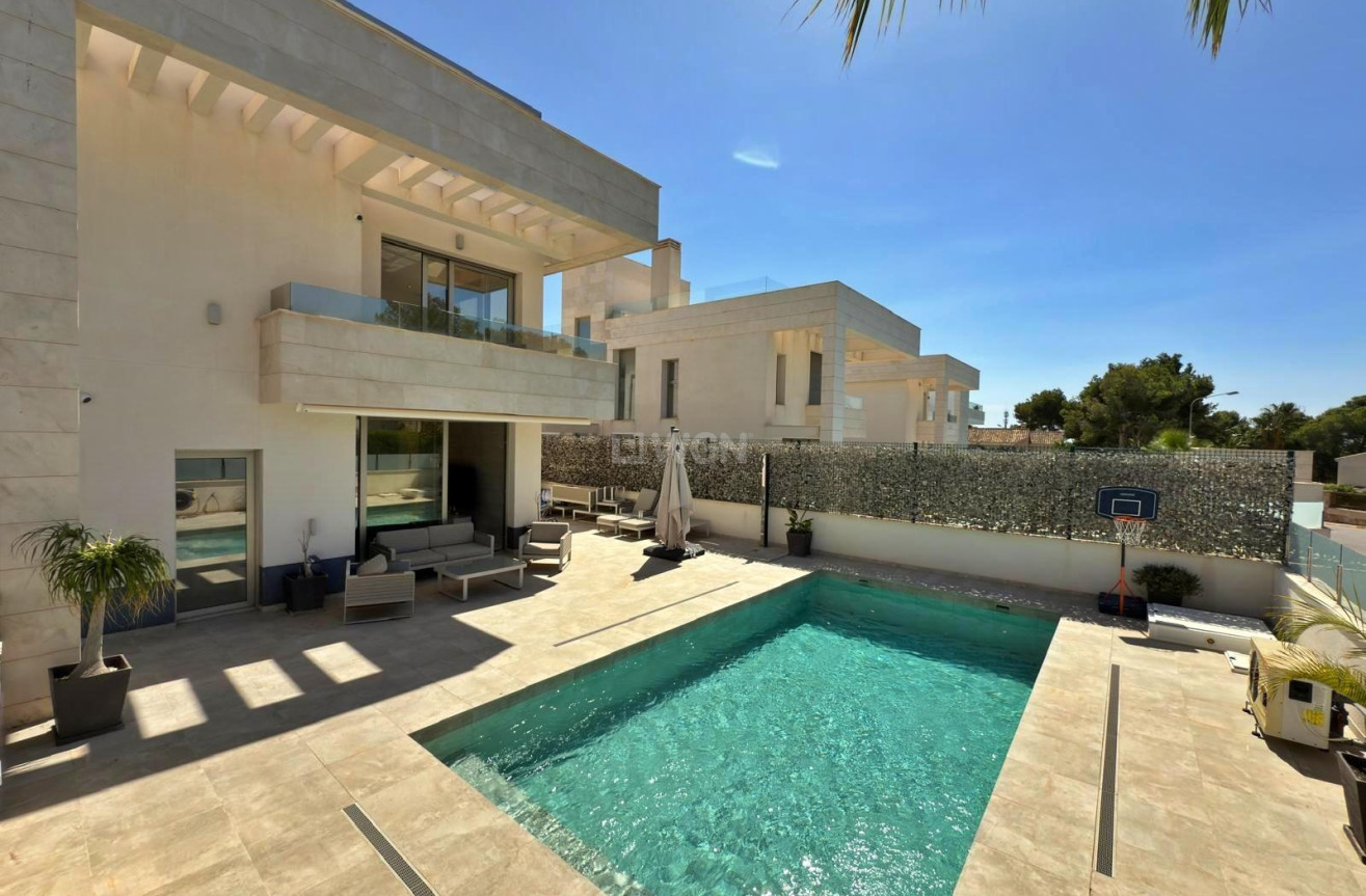 Odsprzedaż - Villa - Orihuela Costa - Villamartín