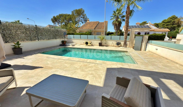 Odsprzedaż - Villa - Orihuela Costa - Villamartín