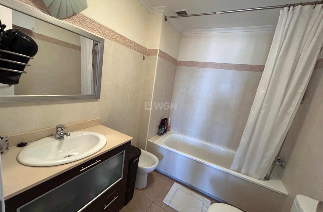 Odsprzedaż - Mieszkanie w bloku - Jacarilla - Inland