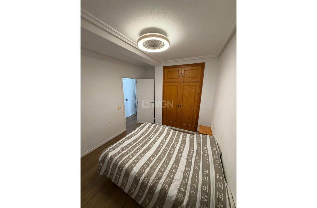 Odsprzedaż - Mieszkanie w bloku - Torrevieja - Punta Prima