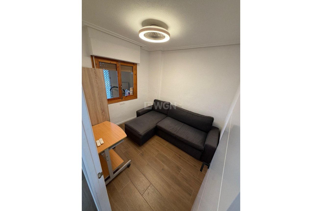 Odsprzedaż - Mieszkanie w bloku - Torrevieja - Punta Prima