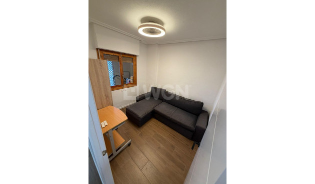 Odsprzedaż - Mieszkanie w bloku - Torrevieja - Punta Prima