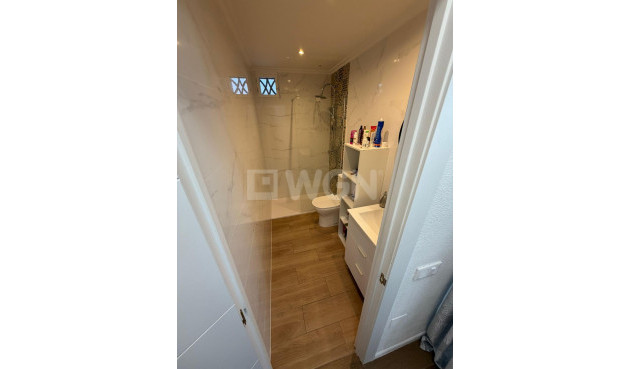 Odsprzedaż - Mieszkanie w bloku - Torrevieja - Punta Prima