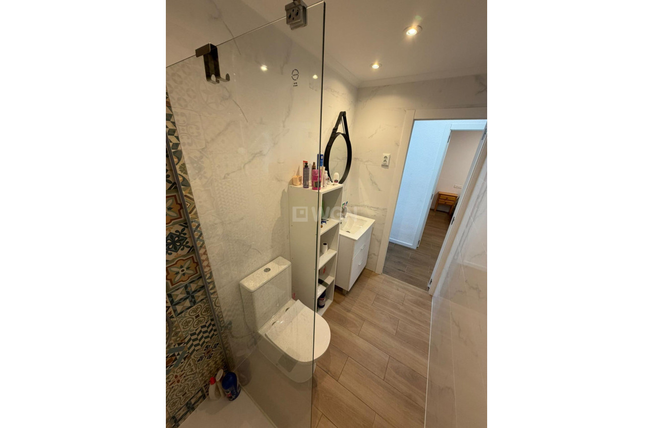 Odsprzedaż - Mieszkanie w bloku - Torrevieja - Punta Prima