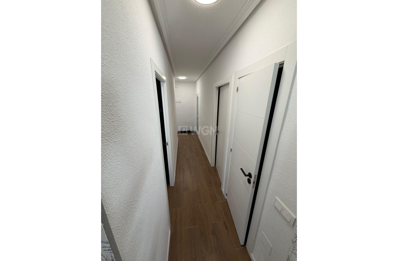 Odsprzedaż - Mieszkanie w bloku - Torrevieja - Punta Prima