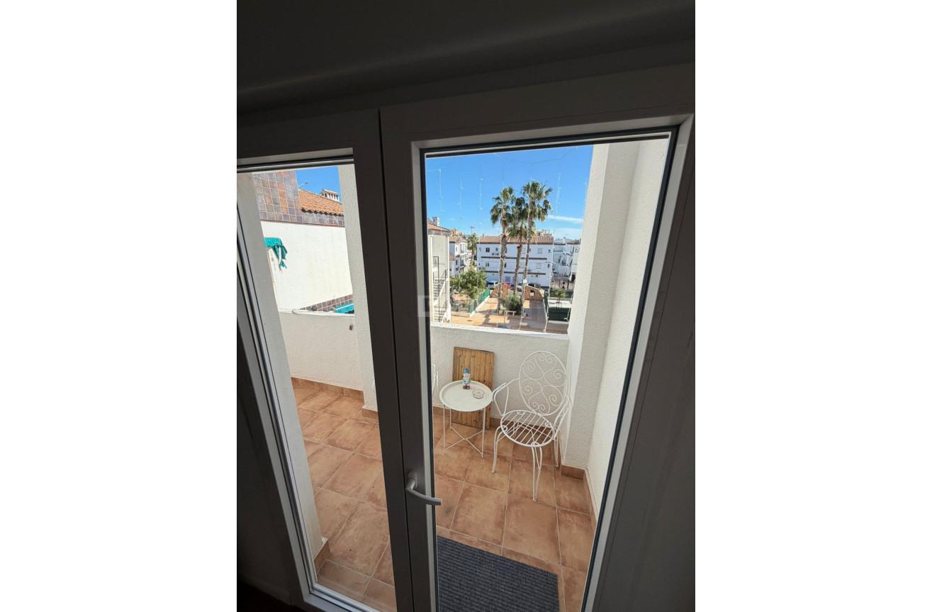 Odsprzedaż - Mieszkanie w bloku - Torrevieja - Punta Prima