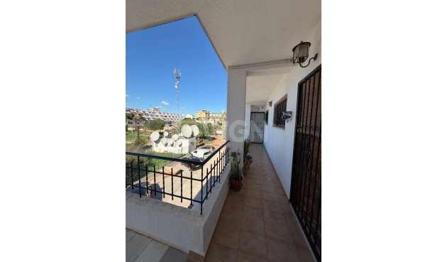 Odsprzedaż - Mieszkanie w bloku - Torrevieja - Punta Prima