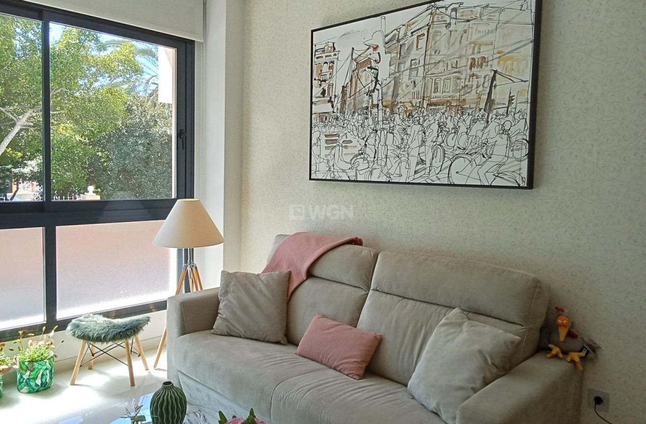 Odsprzedaż - Mieszkanie w bloku - Torrevieja - Estacion De Autobuses