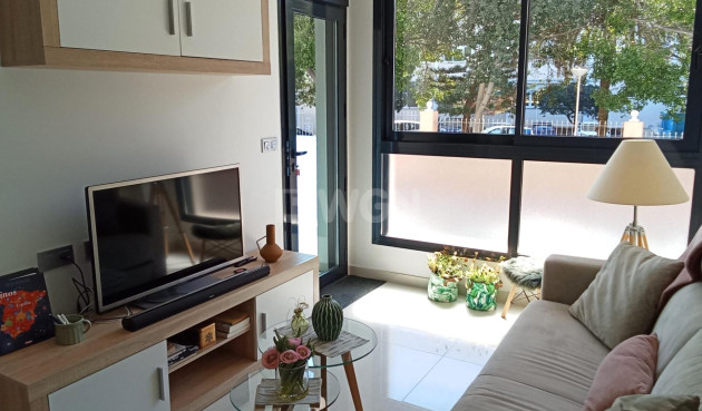 Odsprzedaż - Mieszkanie w bloku - Torrevieja - Estacion De Autobuses