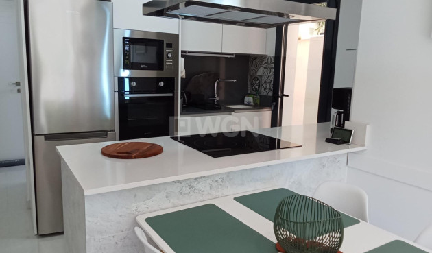 Odsprzedaż - Mieszkanie w bloku - Torrevieja - Estacion De Autobuses