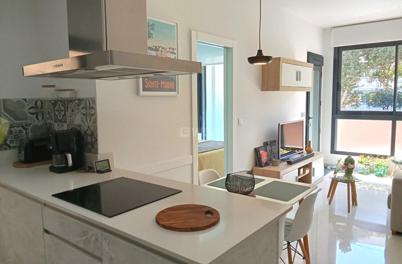 Odsprzedaż - Mieszkanie w bloku - Torrevieja - Estacion De Autobuses