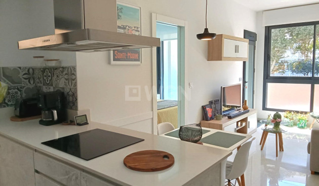 Odsprzedaż - Mieszkanie w bloku - Torrevieja - Estacion De Autobuses