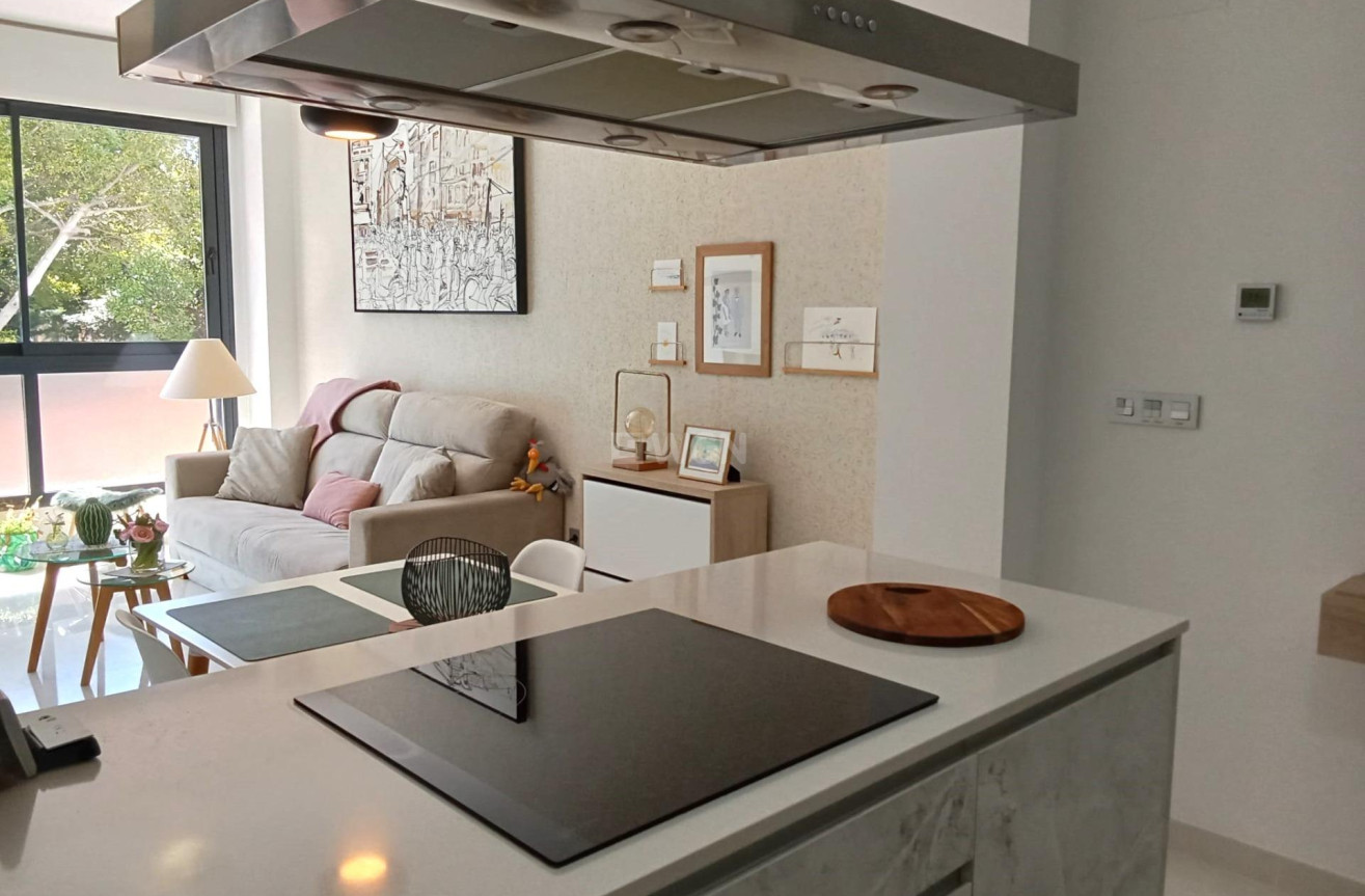 Odsprzedaż - Mieszkanie w bloku - Torrevieja - Estacion De Autobuses