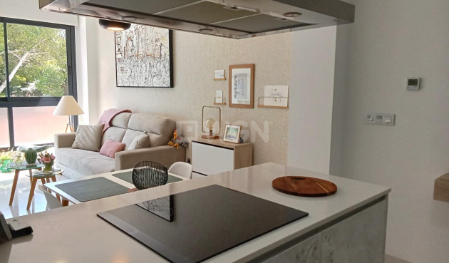 Odsprzedaż - Mieszkanie w bloku - Torrevieja - Estacion De Autobuses