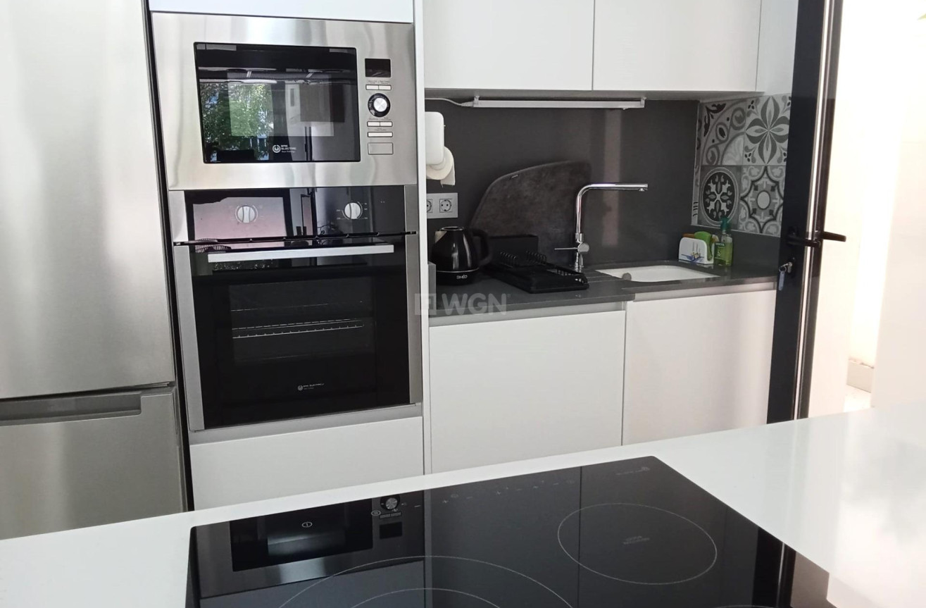 Odsprzedaż - Mieszkanie w bloku - Torrevieja - Estacion De Autobuses