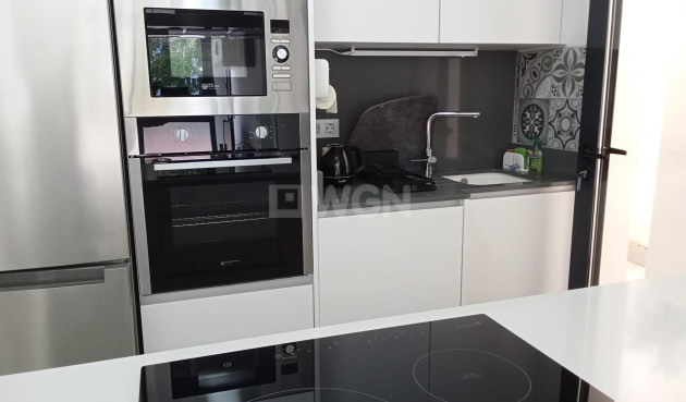 Odsprzedaż - Mieszkanie w bloku - Torrevieja - Estacion De Autobuses