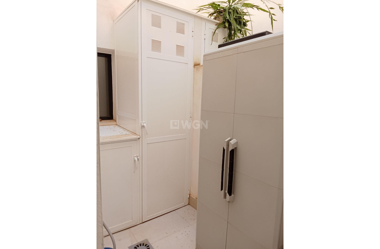 Odsprzedaż - Mieszkanie w bloku - Torrevieja - Estacion De Autobuses