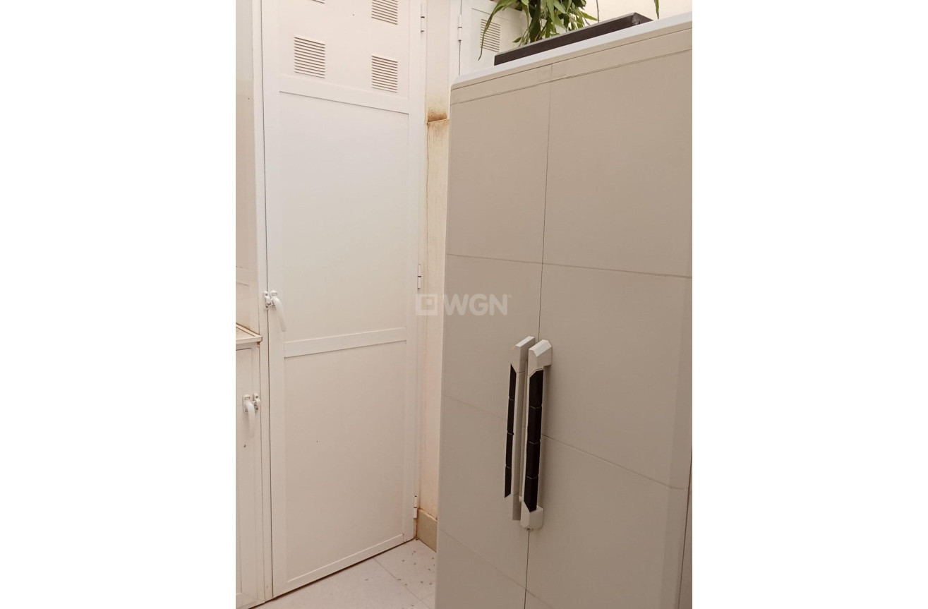 Odsprzedaż - Mieszkanie w bloku - Torrevieja - Estacion De Autobuses