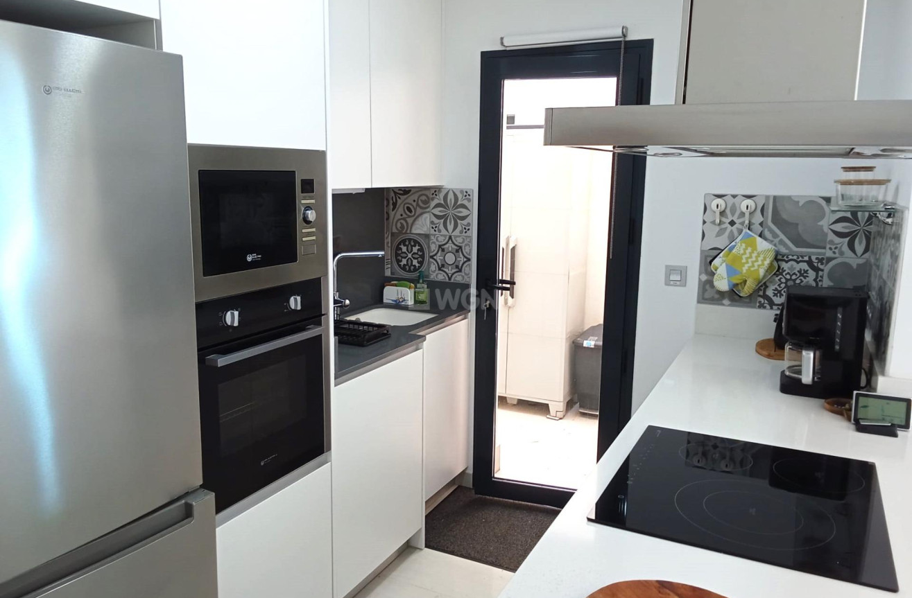 Odsprzedaż - Mieszkanie w bloku - Torrevieja - Estacion De Autobuses