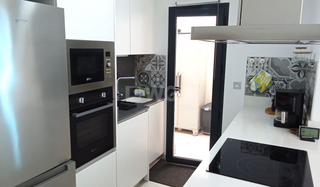 Odsprzedaż - Mieszkanie w bloku - Torrevieja - Estacion De Autobuses