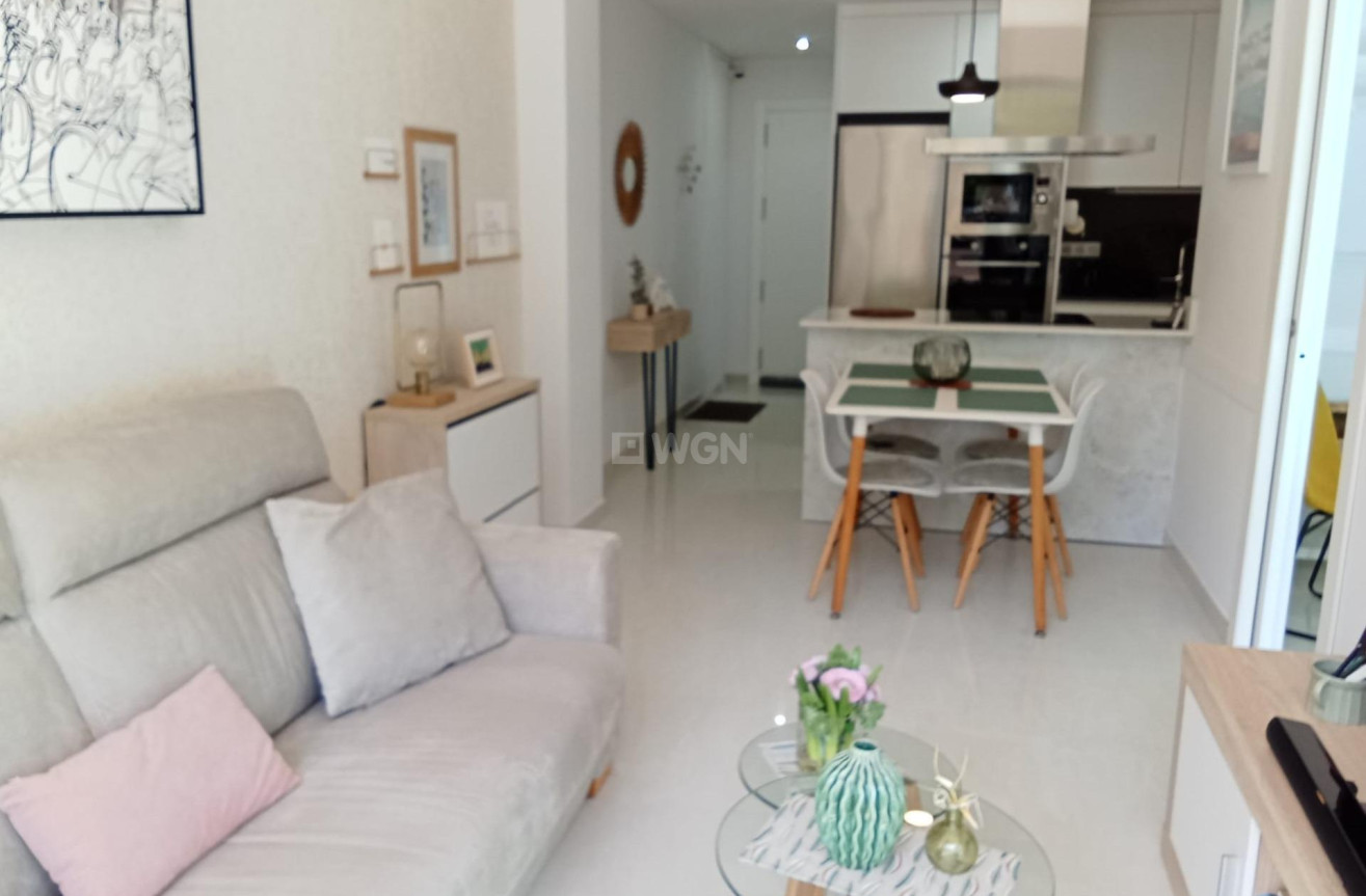 Odsprzedaż - Mieszkanie w bloku - Torrevieja - Estacion De Autobuses