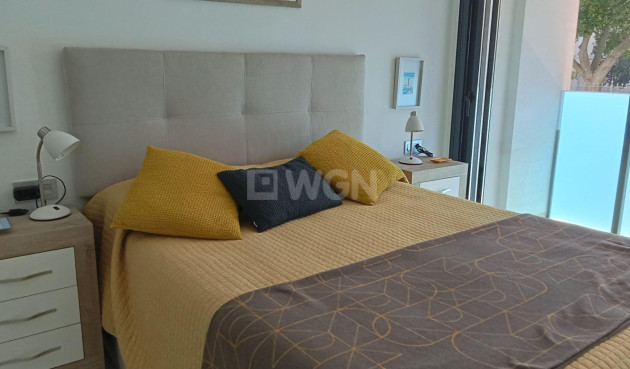 Odsprzedaż - Mieszkanie w bloku - Torrevieja - Estacion De Autobuses