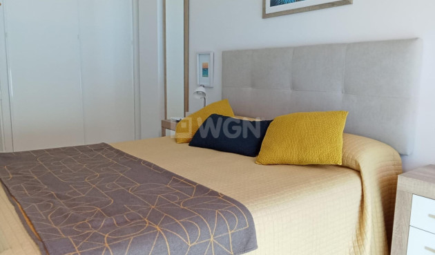 Odsprzedaż - Mieszkanie w bloku - Torrevieja - Estacion De Autobuses