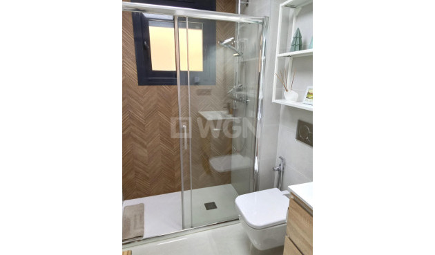 Odsprzedaż - Mieszkanie w bloku - Torrevieja - Estacion De Autobuses