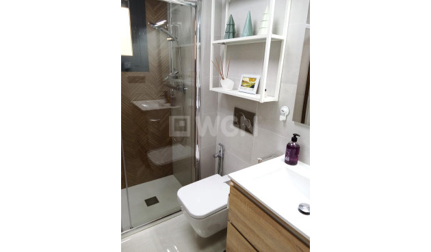 Odsprzedaż - Mieszkanie w bloku - Torrevieja - Estacion De Autobuses