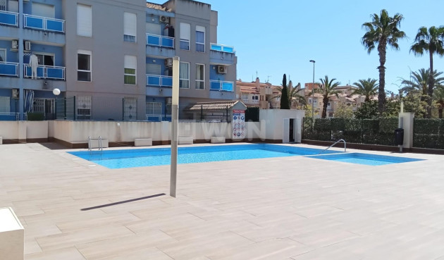 Odsprzedaż - Mieszkanie w bloku - Torrevieja - Estacion De Autobuses