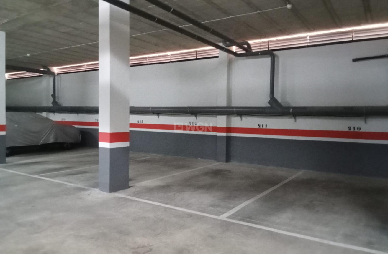 Odsprzedaż - Mieszkanie w bloku - Torrevieja - Estacion De Autobuses