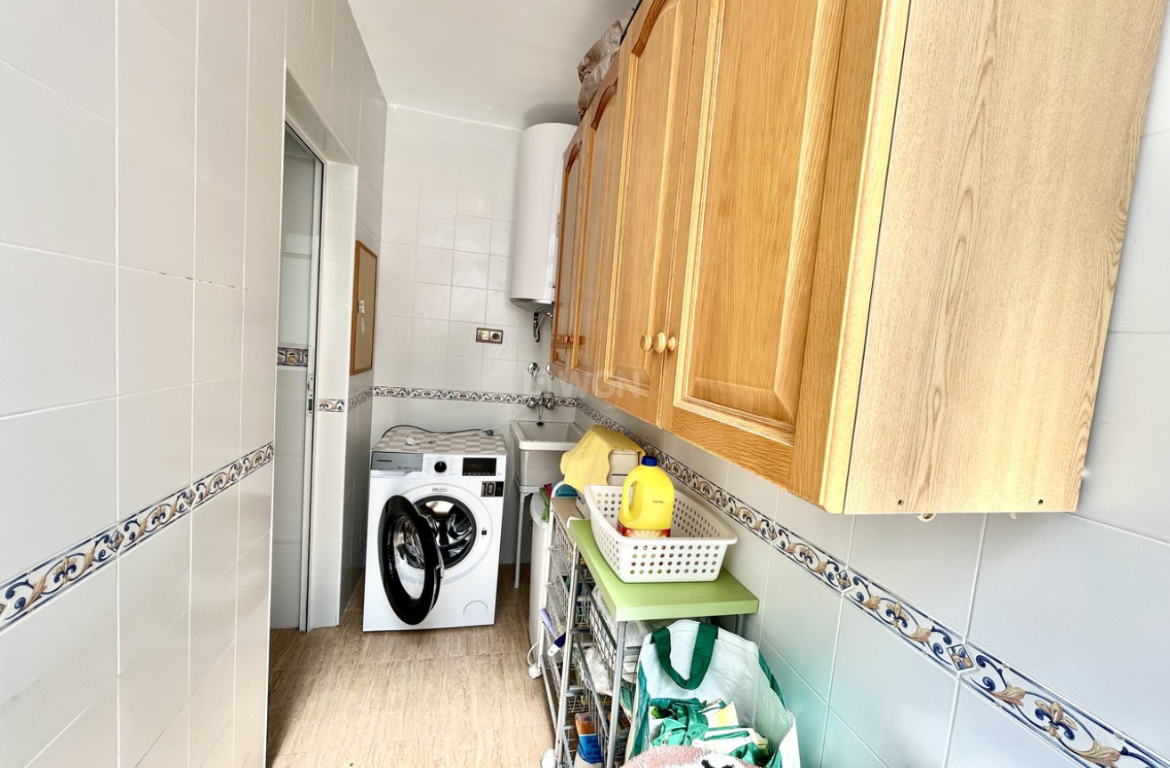 Odsprzedaż - Mieszkanie w bloku - Almoradí - Inland