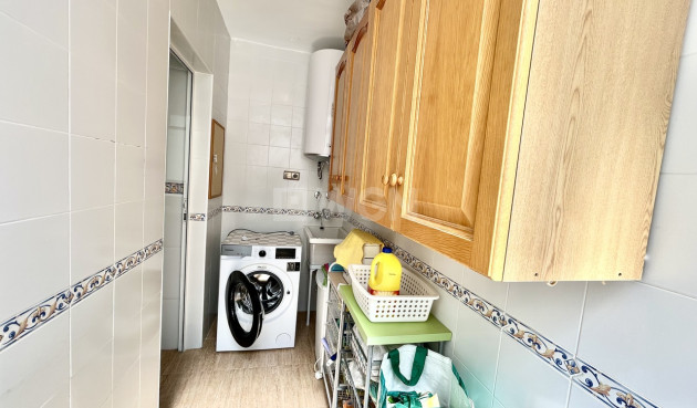 Odsprzedaż - Mieszkanie w bloku - Almoradí - Inland