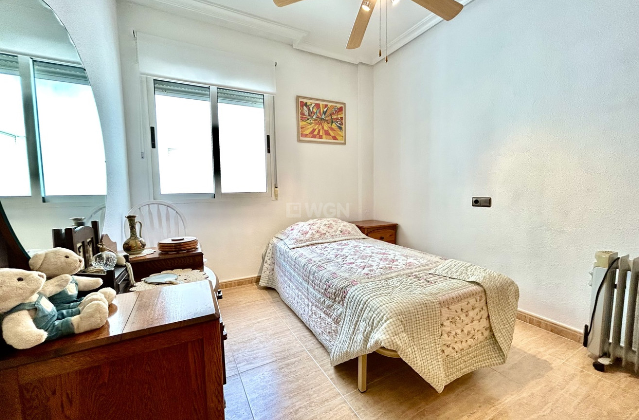 Odsprzedaż - Mieszkanie w bloku - Almoradí - Inland