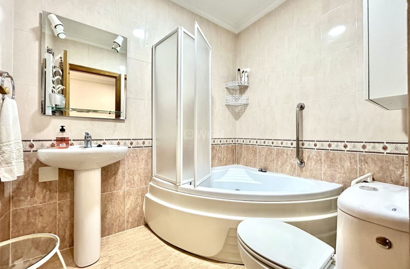 Odsprzedaż - Mieszkanie w bloku - Almoradí - Inland