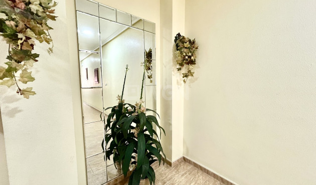 Odsprzedaż - Mieszkanie w bloku - Almoradí - Inland