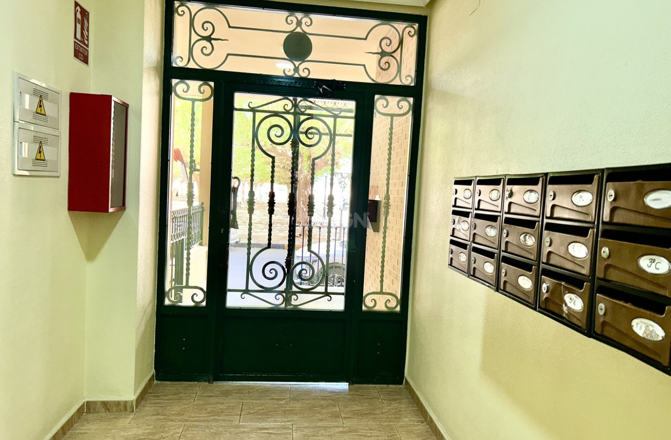 Odsprzedaż - Mieszkanie w bloku - Almoradí - Inland