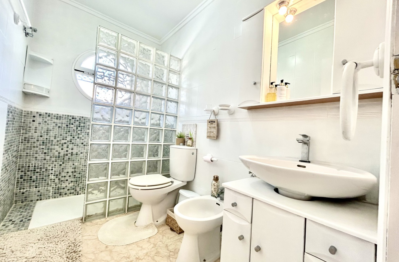 Odsprzedaż - Kamienica - Punta Prima - Costa Blanca