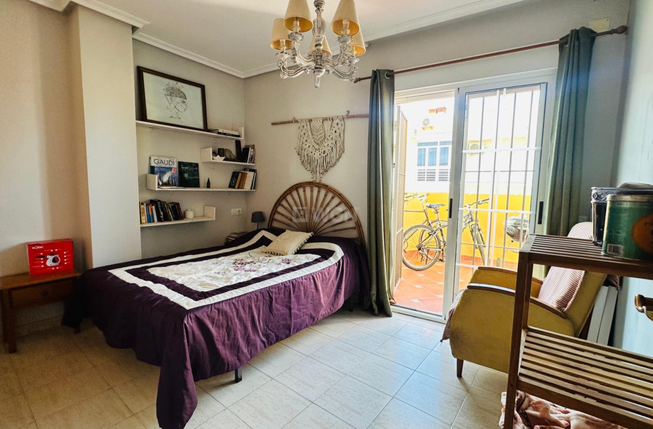 Resale - Apartment / flat - Torrevieja - Costa Blanca