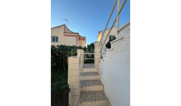 Odsprzedaż - Kamienica - Torrevieja - Los Altos