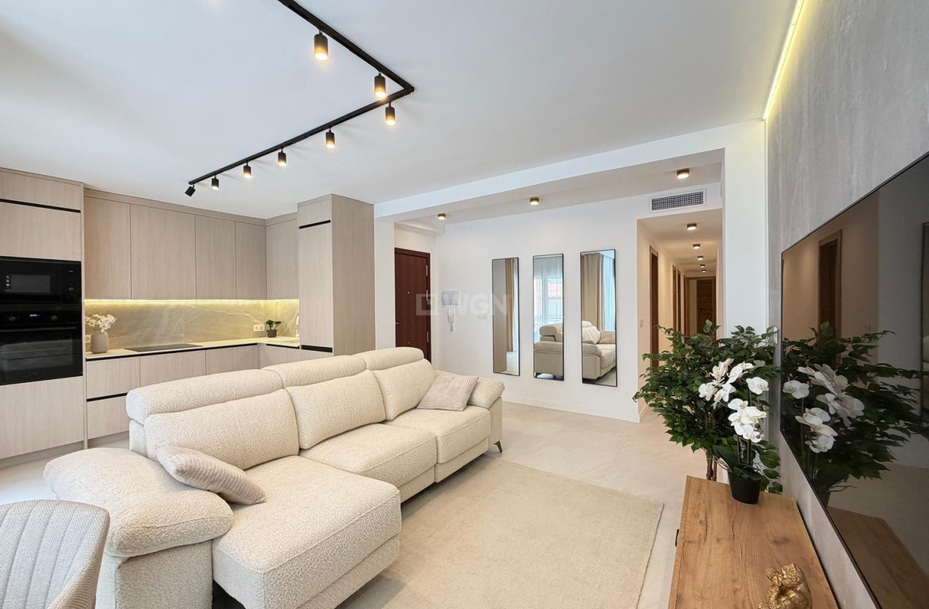 Odsprzedaż - Mieszkanie w bloku - Torrevieja - Playa del Cura