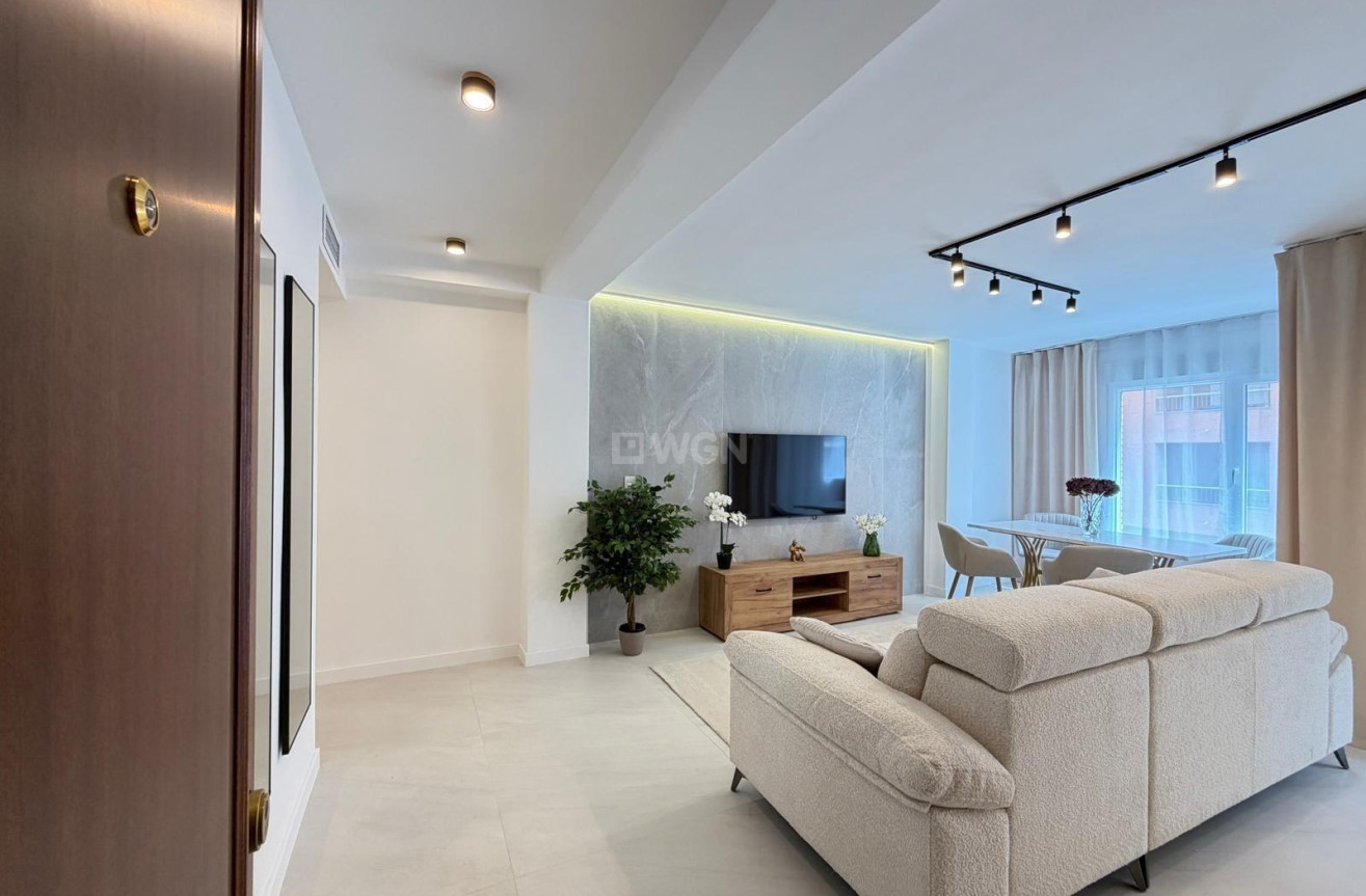 Odsprzedaż - Mieszkanie w bloku - Torrevieja - Playa del Cura