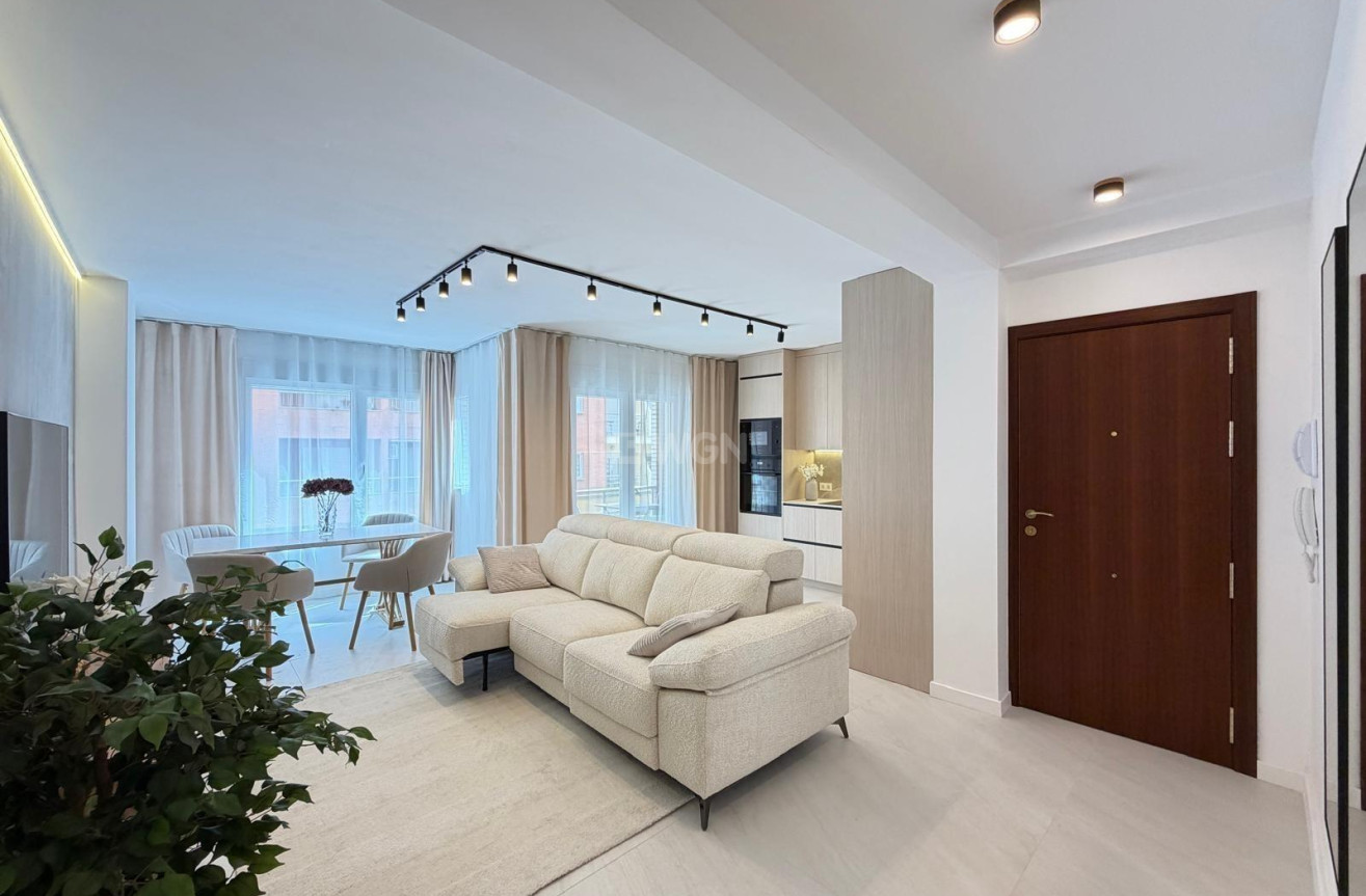 Odsprzedaż - Mieszkanie w bloku - Torrevieja - Playa del Cura