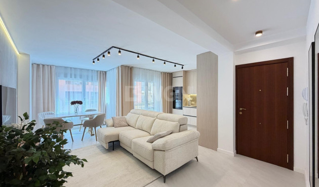 Odsprzedaż - Mieszkanie w bloku - Torrevieja - Playa del Cura