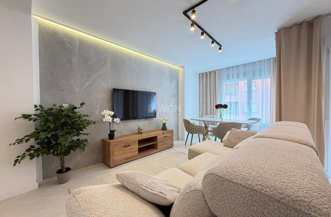 Odsprzedaż - Mieszkanie w bloku - Torrevieja - Playa del Cura