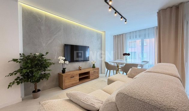 Odsprzedaż - Mieszkanie w bloku - Torrevieja - Playa del Cura