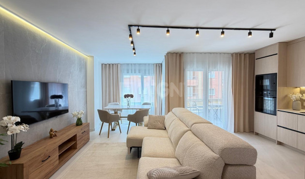 Odsprzedaż - Mieszkanie w bloku - Torrevieja - Playa del Cura